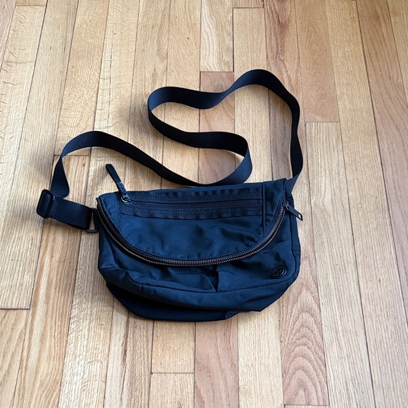 Black Crossbody Sling Bag - Everyday Carry - Picture 2 of 5
